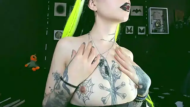 Snapshot of insania_9999_ chatting on 02/11/25, 07:38 insania 9999  online show from 02/11/25, 07:38