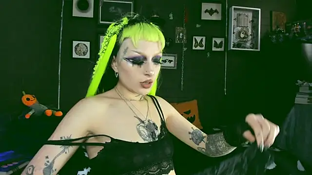 Snapshot of insania_9999_ chatting on 02/13/25, 04:07 insania 9999  online show from 02/13/25, 04:07