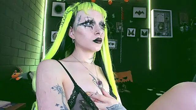 Snapshot of insania_9999_ chatting on 02/17/25, 08:47 insania 9999  online show from 02/17/25, 08:47