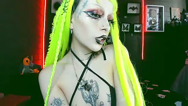 Snapshot of insania_9999_ chatting on 02/18/25, 04:59 insania 9999  online show from 02/18/25, 04:59