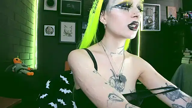 Snapshot of insania_9999_ chatting on 02/19/25, 04:33 insania 9999  online show from 02/19/25, 04:33