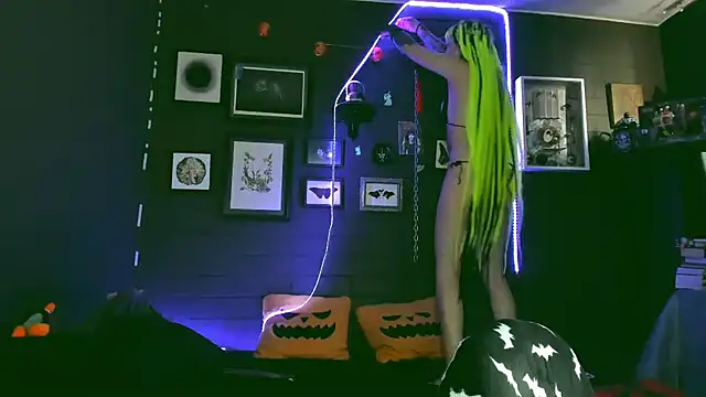 Snapshot of insania_9999_ chatting on 02/20/25, 04:46 insania 9999  online show from 02/20/25, 04:46