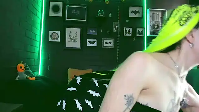 Snapshot of insania_9999_ chatting on 02/21/25, 06:04 insania 9999  online show from 02/21/25, 06:04