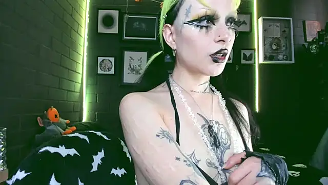 Snapshot of insania_9999_ chatting on 02/26/25, 03:30 insania 9999  online show from 02/26/25, 03:30