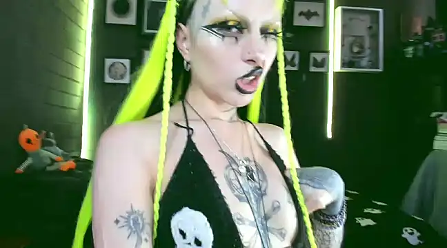 Snapshot of insania_9999_ chatting on 03/05/25, 06:01 insania 9999  online show from 03/05/25, 06:01