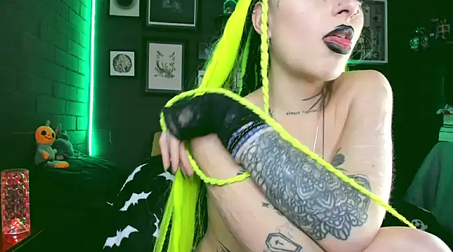 Snapshot of insania_9999_ chatting on 03/07/25, 09:27 insania 9999  online show from 03/07/25, 09:27