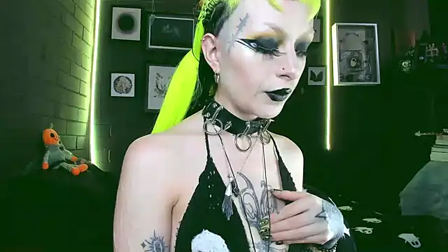 Snapshot of insania_9999_ chatting on 03/12/25, 04:13 insania 9999  online show from 03/12/25, 04:13