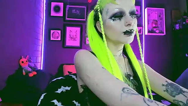 Snapshot of insania_9999_ chatting on 03/13/25, 05:28 insania 9999  online show from 03/13/25, 05:28