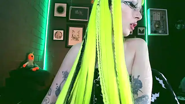 Snapshot of insania_9999_ chatting on 03/14/25, 09:54 insania 9999  online show from 03/14/25, 09:54