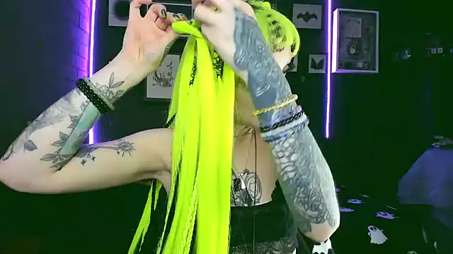 Snapshot of insania_9999_ chatting on 03/17/25, 05:38 insania 9999  online show from 03/17/25, 05:38