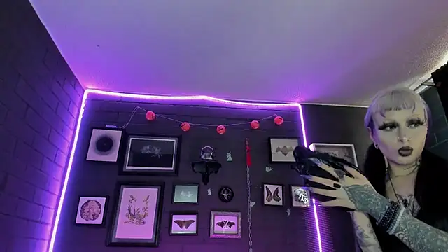 Snapshot of insania_9999_ chatting on 09/15/25, 05:13 insania 9999  online show from 09/15/25, 05:13