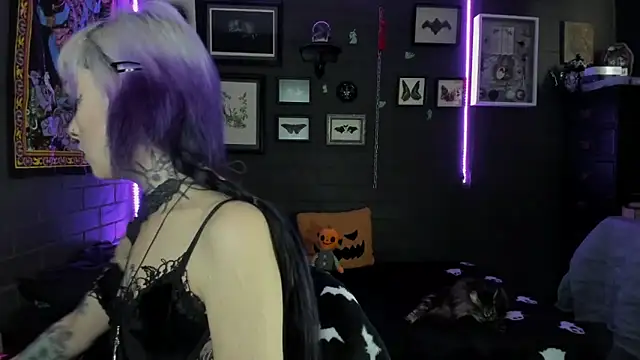 Snapshot of insania_9999_ chatting on 10/20/25, 06:30 insania 9999  online show from 10/20/25, 06:30