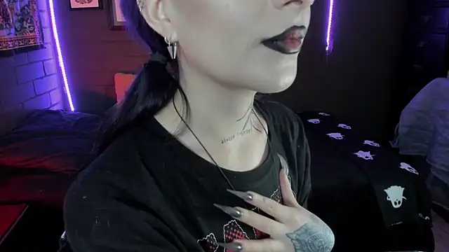 Snapshot of insania_9999_ chatting on 10/21/25, 05:35 insania 9999  online show from 10/21/25, 05:35