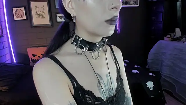 Snapshot of insania_9999_ chatting on 10/22/25, 05:34 insania 9999  online show from 10/22/25, 05:34