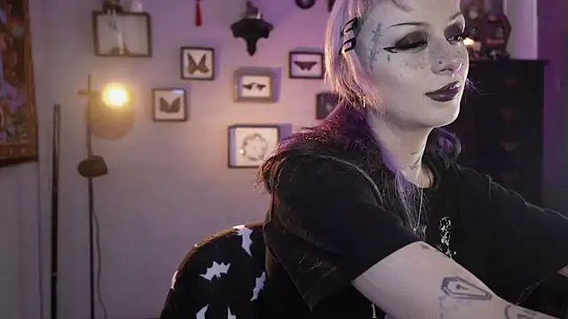 Snapshot of insania_9999_ chatting on 04/06/26, 07:37 insania 9999 online show from 04/06/26, 07:37