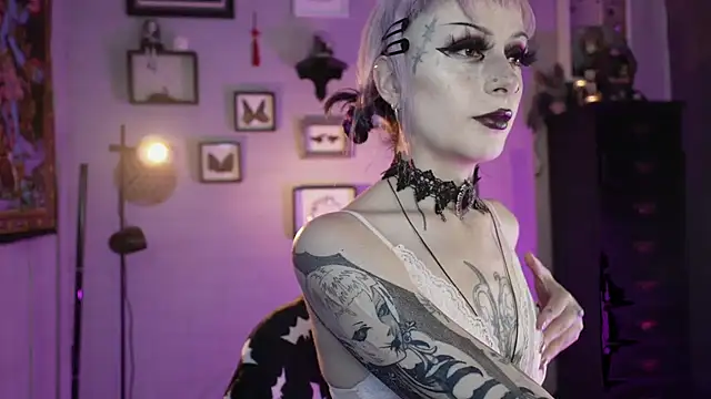 Snapshot of insania_9999_ chatting on 04/20/26, 05:05 insania 9999 online show from 04/20/26, 05:05