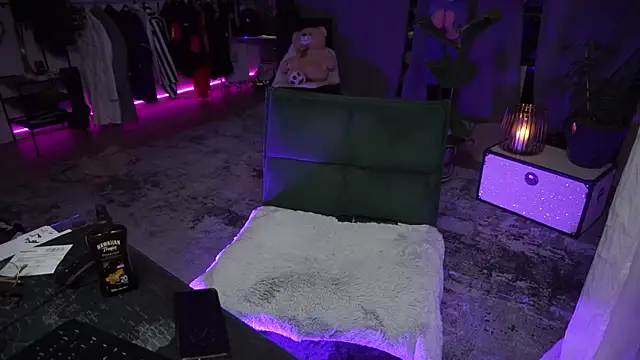 Snapshot of LaraPunkt chatting on 02/05/25, 04:36 LaraPunkt online show from 02/05/25, 04:36