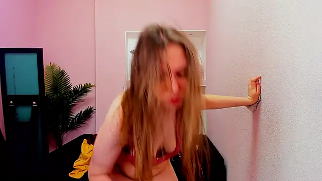 Persephoni online show from 03/17/25, 06:42