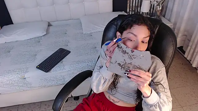 LiaVillalobos online show from 12/22/25, 02:03