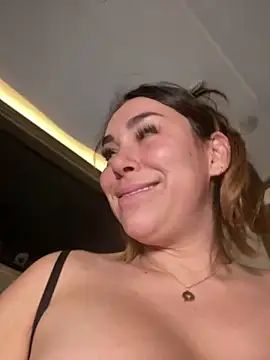 Snapshot of LeaGambit__ chatting on 02/04/25, 04:26 LeaGambit online show from 02/04/25, 04:26