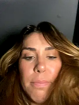 Snapshot of LeaGambit__ chatting on 11/13/25, 01:15 LeaGambit online show from 11/13/25, 01:15