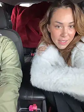 Snapshot of LeaGambit__ chatting on 11/21/25, 05:11 LeaGambit online show from 11/21/25, 05:11