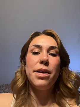 Snapshot of LeaGambit__ chatting on 03/28/26, 04:01 LeaGambit online show from 03/28/26, 04:01