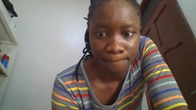 Snapshot of sweet_sassy_ chatting on 10/29/25, 04:15 sweet sassy online show from 10/29/25, 04:15