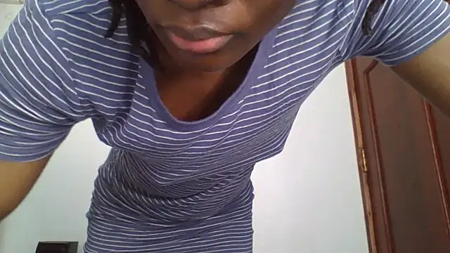 Snapshot of sweet_sassy_ chatting on 11/13/25, 04:22 sweet sassy online show from 11/13/25, 04:22