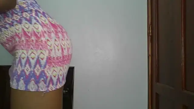 Snapshot of sweet_sassy_ chatting on 11/17/25, 04:18 sweet sassy online show from 11/17/25, 04:18