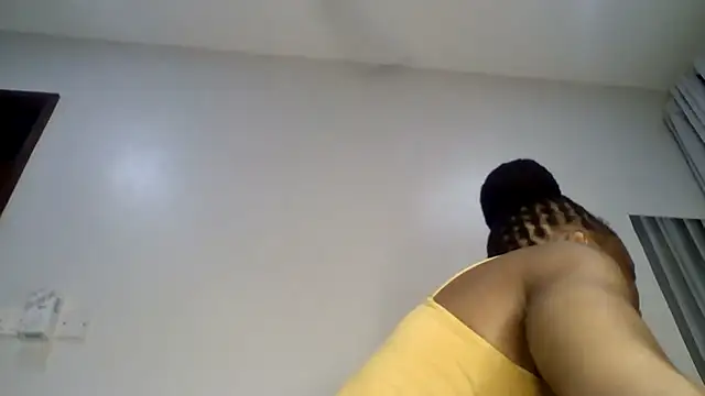 Snapshot of sweet_sassy_ chatting on 04/22/26, 03:31 sweet sassy online show from 04/22/26, 03:31