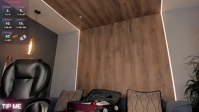 Snapshot of SophieBarnett chatting on 10/27/25, 12:58 SophieBarnett online show from 10/27/25, 12:58