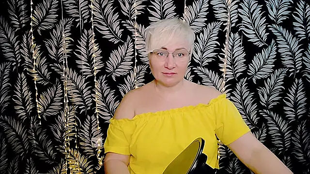 Snapshot of Olivia_playful chatting on 03/08/26, 12:20 Olivia playful online show from 03/08/26, 12:20