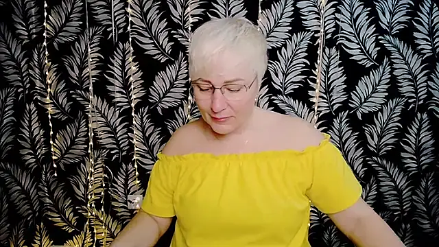 Snapshot of Olivia_playful chatting on 04/02/26, 10:24 Olivia playful online show from 04/02/26, 10:24