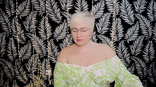 Snapshot of Olivia_playful chatting on 04/10/26, 10:31 Olivia playful online show from 04/10/26, 10:31