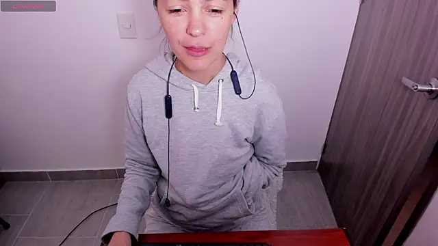 Snapshot of sarasweet_4 chatting on 07/21/26, 02:52 sarasweet 4 online show from 07/21/26, 02:52