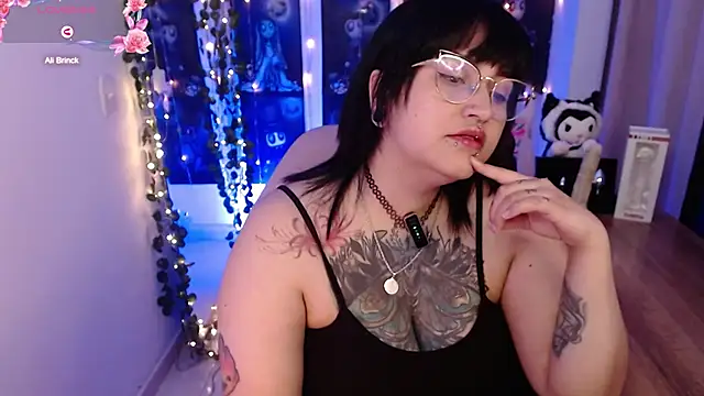 Snapshot of _Ali_Brinck_ chatting on 12/12/24, 11:58 Ali Brinck online show from 12/12/24, 11:58