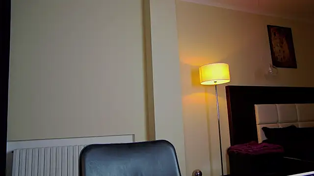 Snapshot of Friend12321 chatting on 03/20/25, 10:40 Friend12321 online show from 03/20/25, 10:40