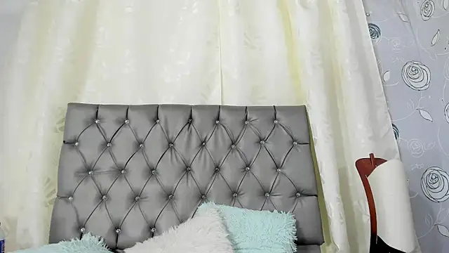 luna evaa online show from 02/18/25, 05:42