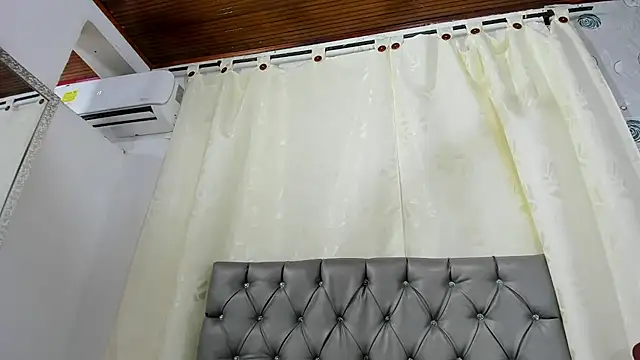 luna evaa online show from 03/05/25, 05:50