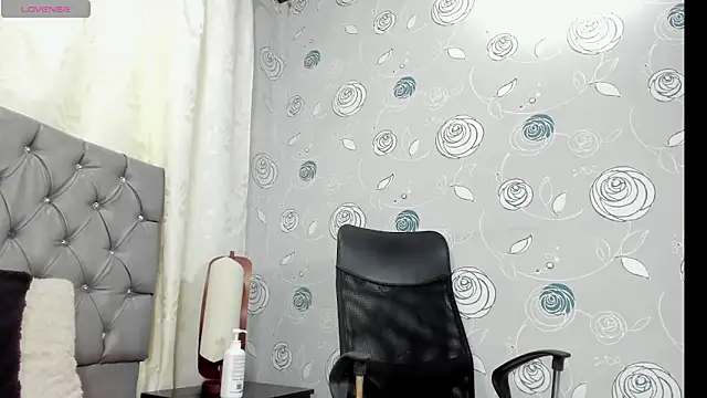 luna evaa online show from 11/11/25, 03:01