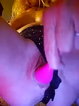 Snapshot of sexynini83 chatting on 12/27/24, 01:00 sexynini83 online show from 12/27/24, 01:00