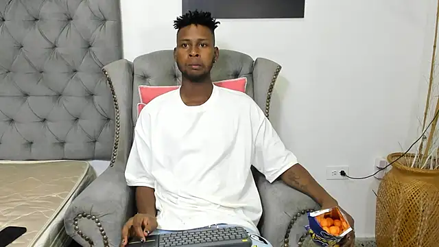 Snapshot of santhi_lee chatting on 01/09/25, 02:22 santhi lee online show from 01/09/25, 02:22