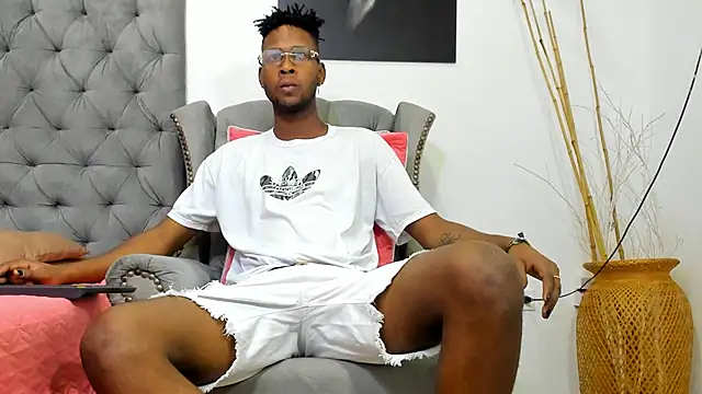 Snapshot of santhi_lee chatting on 01/24/25, 02:28 santhi lee online show from 01/24/25, 02:28