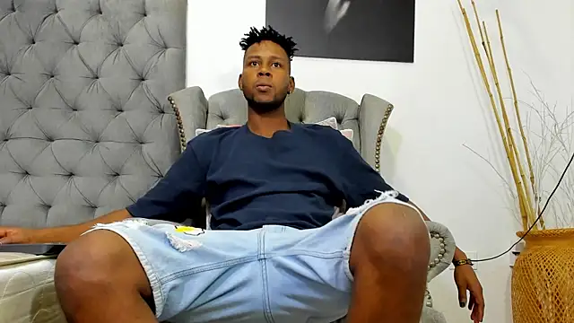 Snapshot of santhi_lee chatting on 01/25/25, 02:47 santhi lee online show from 01/25/25, 02:47