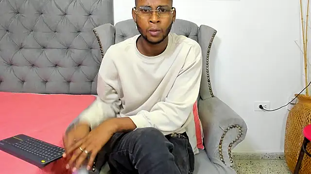 Snapshot of santhi_lee chatting on 02/05/25, 02:19 santhi lee online show from 02/05/25, 02:19