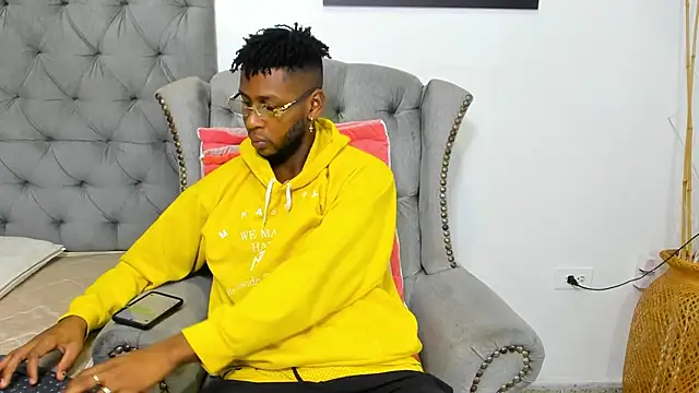 Snapshot of santhi_lee chatting on 02/06/25, 02:33 santhi lee online show from 02/06/25, 02:33