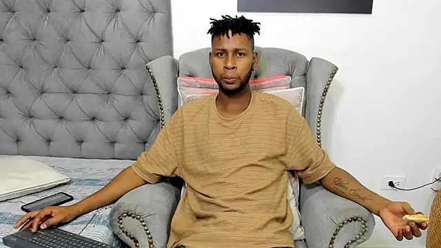 Snapshot of santhi_lee chatting on 02/07/25, 02:29 santhi lee online show from 02/07/25, 02:29