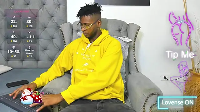 Snapshot of santhi_lee chatting on 02/12/25, 02:14 santhi lee online show from 02/12/25, 02:14