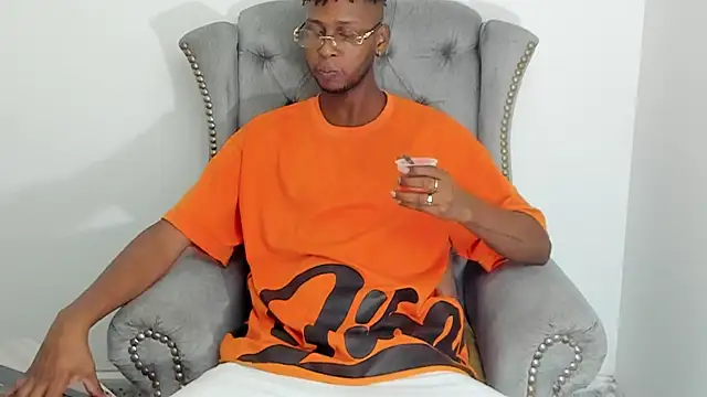 Snapshot of santhi_lee chatting on 02/13/25, 02:45 santhi lee online show from 02/13/25, 02:45